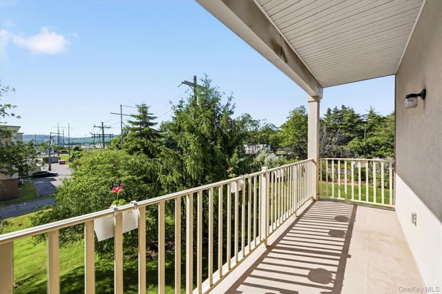 32 N De Baun Avenue 202, Suffern, NY 10901