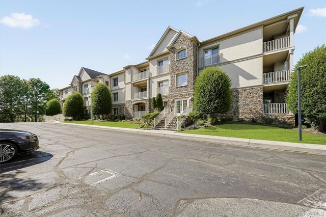 32 N De Baun Avenue 202, Suffern, NY 10901