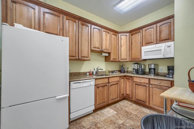 32 N De Baun Avenue 202, Suffern, NY 10901