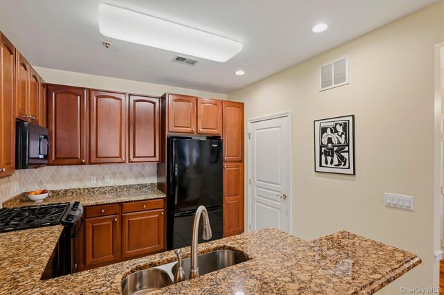 32 N De Baun Avenue 202, Suffern, NY 10901
