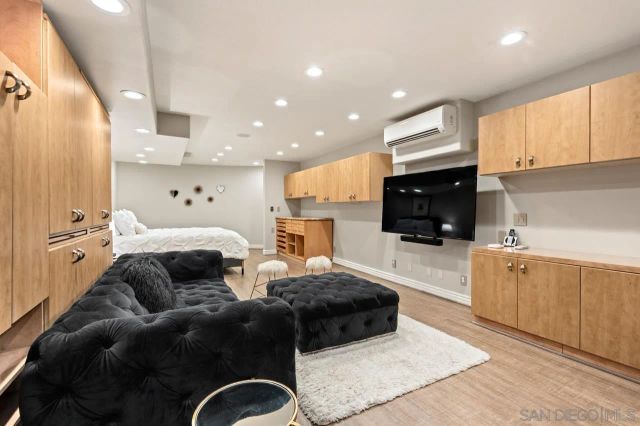 7964 Prospect, La Jolla, CA 92037