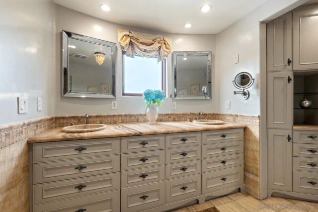 7964 Prospect, La Jolla, CA 92037