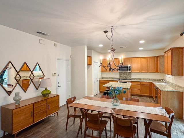 8302 Allyn Bacon Avenue, Bakersfield, CA 93311