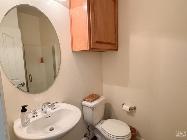 8302 Allyn Bacon Avenue, Bakersfield, CA 93311