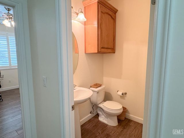 8302 Allyn Bacon Avenue, Bakersfield, CA 93311