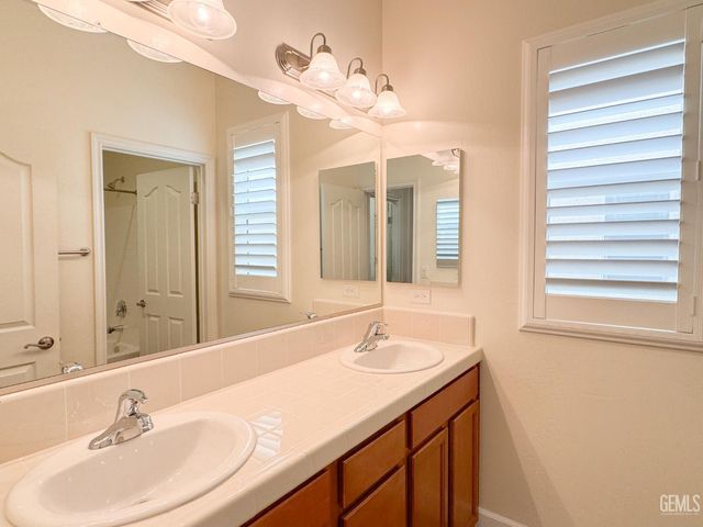 8302 Allyn Bacon Avenue, Bakersfield, CA 93311