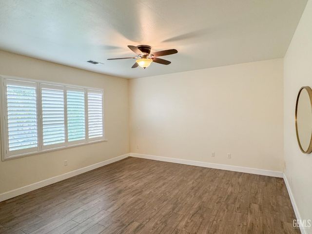 8302 Allyn Bacon Avenue, Bakersfield, CA 93311