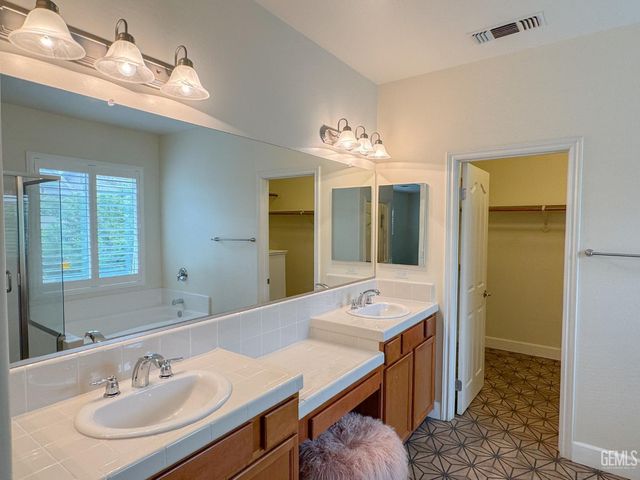 8302 Allyn Bacon Avenue, Bakersfield, CA 93311