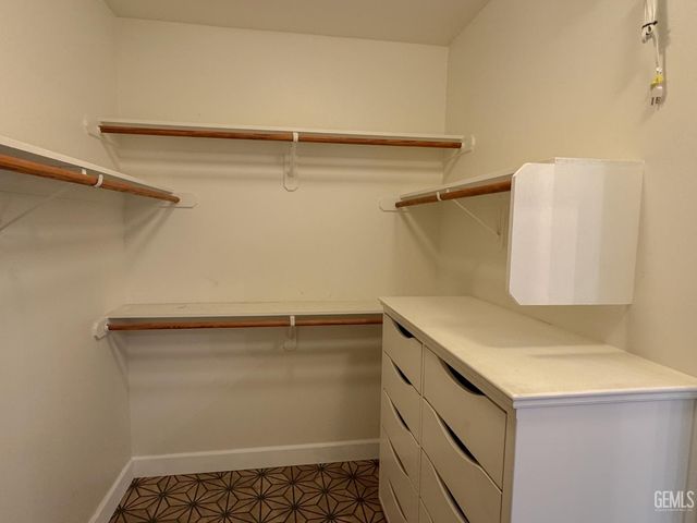 8302 Allyn Bacon Avenue, Bakersfield, CA 93311