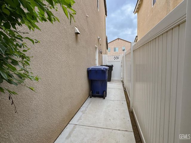 8302 Allyn Bacon Avenue, Bakersfield, CA 93311