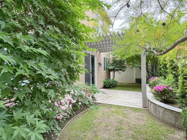 8302 Allyn Bacon Avenue, Bakersfield, CA 93311