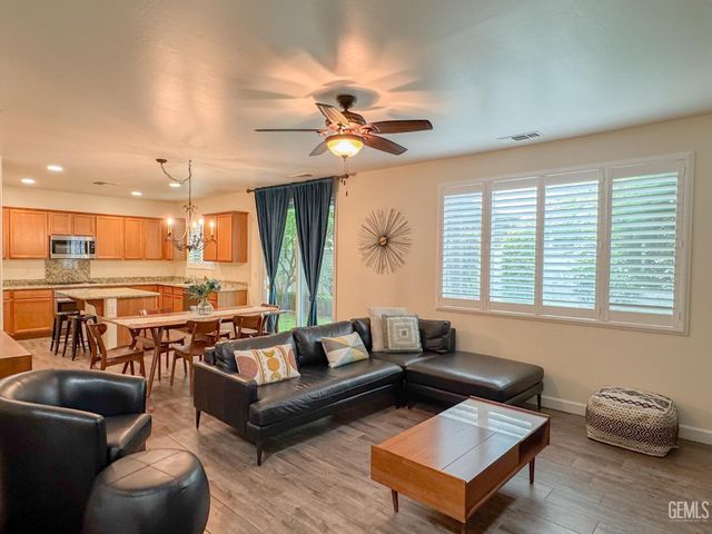 8302 Allyn Bacon Avenue, Bakersfield, CA 93311