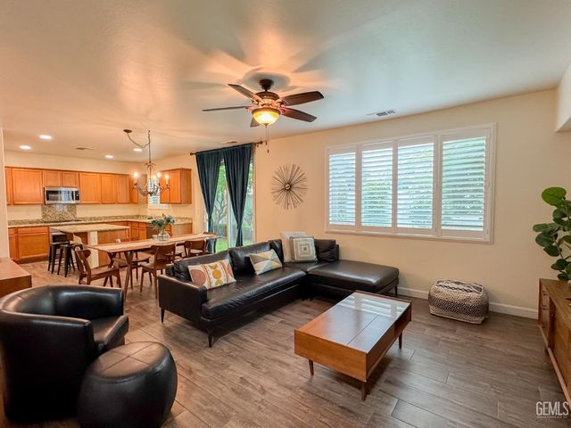 8302 Allyn Bacon Avenue, Bakersfield, CA 93311