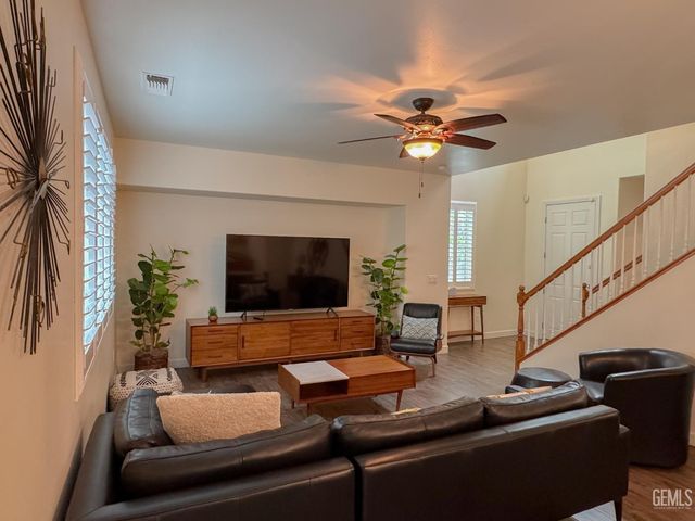 8302 Allyn Bacon Avenue, Bakersfield, CA 93311