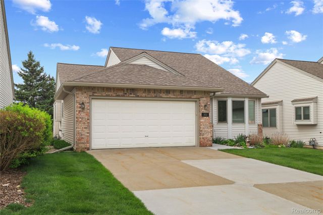 352 Cottonwood Lane 82, Saline, MI 48176