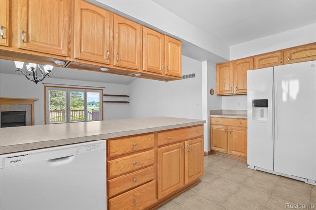 352 Cottonwood Lane 82, Saline, MI 48176