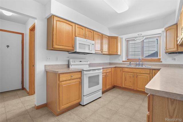 352 Cottonwood Lane 82, Saline, MI 48176