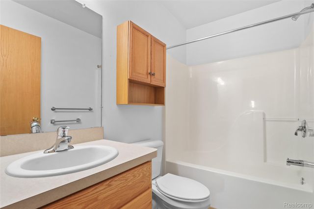 352 Cottonwood Lane 82, Saline, MI 48176