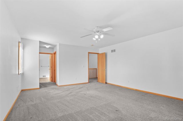 352 Cottonwood Lane 82, Saline, MI 48176