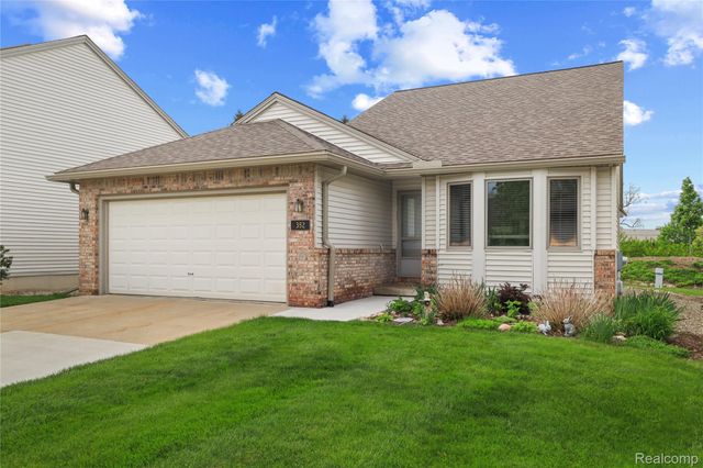 352 Cottonwood Lane 82, Saline, MI 48176