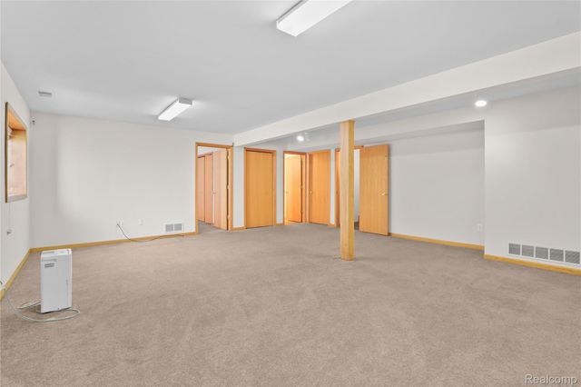352 Cottonwood Lane 82, Saline, MI 48176