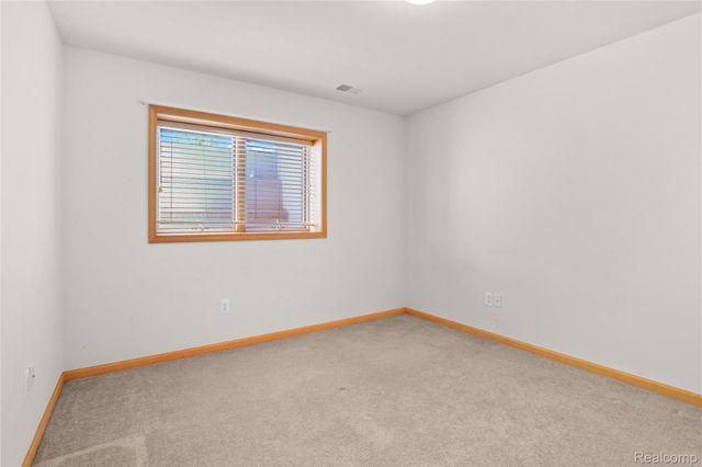 352 Cottonwood Lane 82, Saline, MI 48176