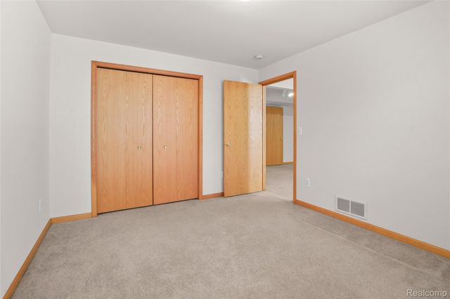 352 Cottonwood Lane 82, Saline, MI 48176