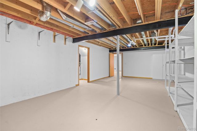 352 Cottonwood Lane 82, Saline, MI 48176