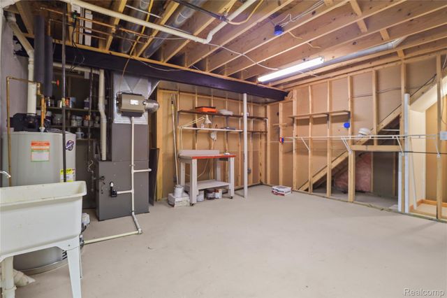 352 Cottonwood Lane 82, Saline, MI 48176