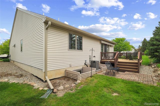 352 Cottonwood Lane 82, Saline, MI 48176