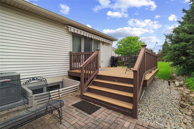 352 Cottonwood Lane 82, Saline, MI 48176