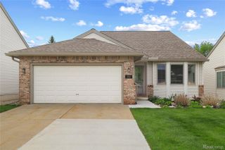352 Cottonwood Lane 82, Saline, MI 48176