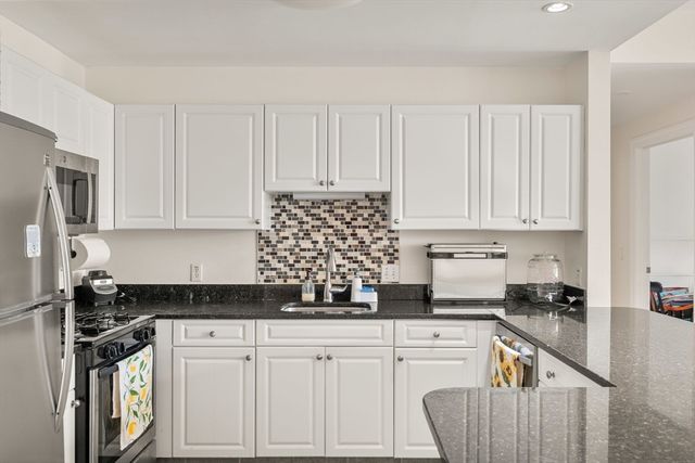 614 Pond Street 2306, Braintree, MA 02184