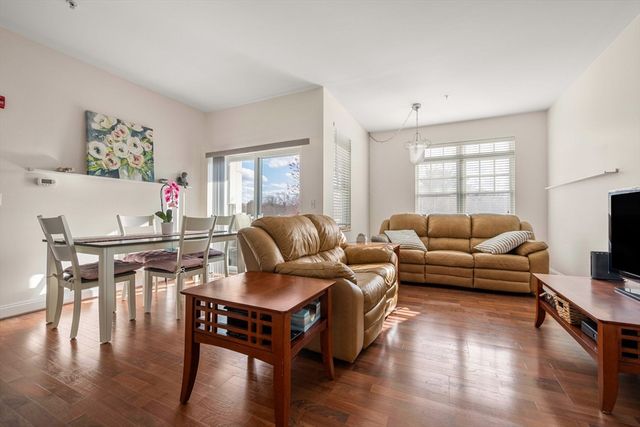 614 Pond Street 2306, Braintree, MA 02184