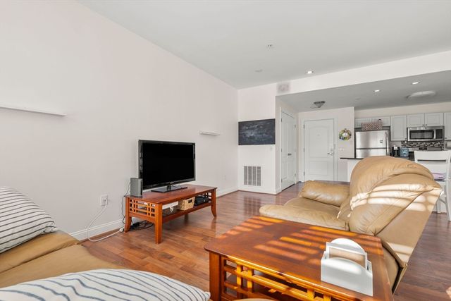 614 Pond Street 2306, Braintree, MA 02184