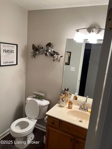 828 Garden Pointe Dr, Simpsonville, KY 40067