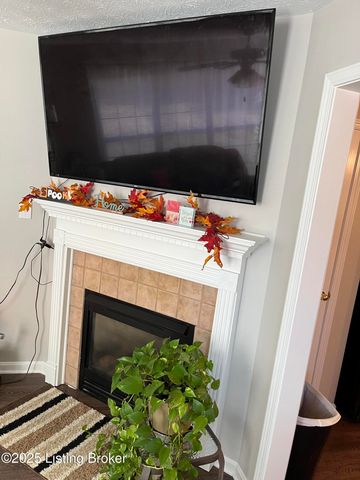 828 Garden Pointe Dr, Simpsonville, KY 40067