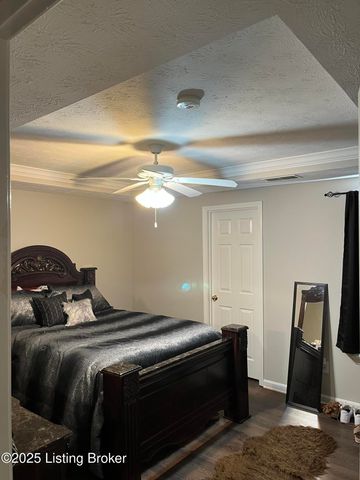 828 Garden Pointe Dr, Simpsonville, KY 40067