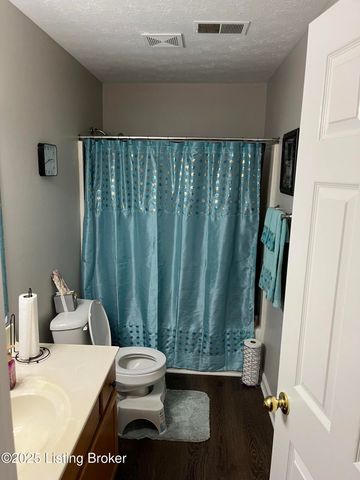 828 Garden Pointe Dr, Simpsonville, KY 40067