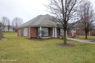 828 Garden Pointe Dr, Simpsonville, KY 40067