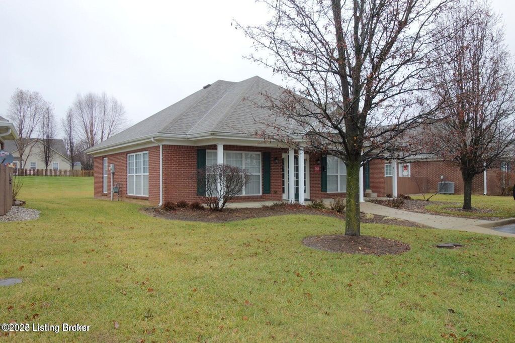 828 Garden Pointe Dr, Simpsonville, KY 40067