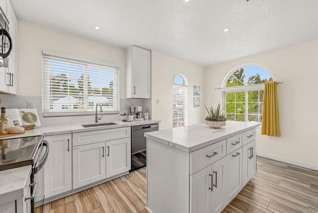 2807 Valley Vista Way, Oceanside, CA 92054