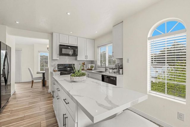 2807 Valley Vista Way, Oceanside, CA 92054