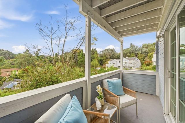 2807 Valley Vista Way, Oceanside, CA 92054