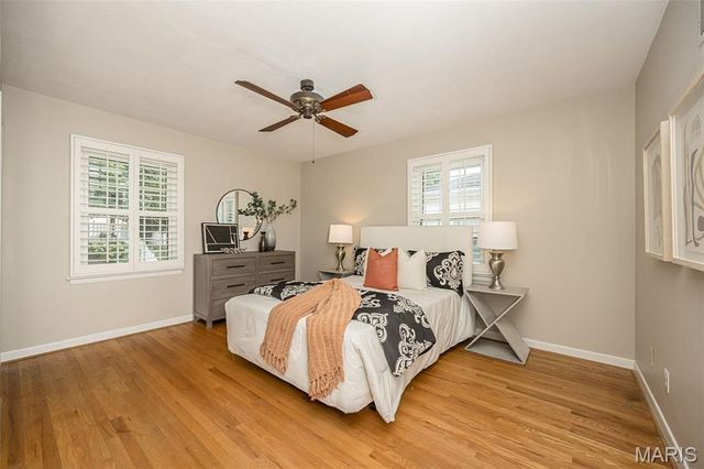 27 Millbrook Lane, St Louis, MO 63122