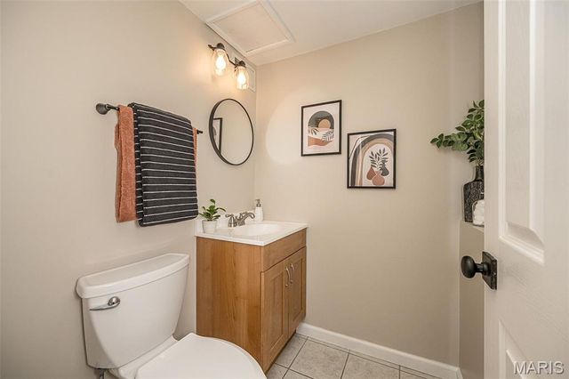 27 Millbrook Lane, St Louis, MO 63122