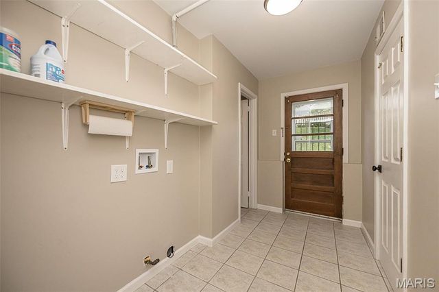 27 Millbrook Lane, St Louis, MO 63122