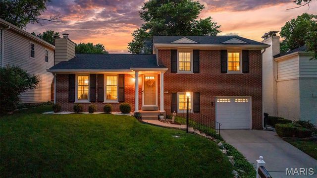 27 Millbrook Lane, St Louis, MO 63122
