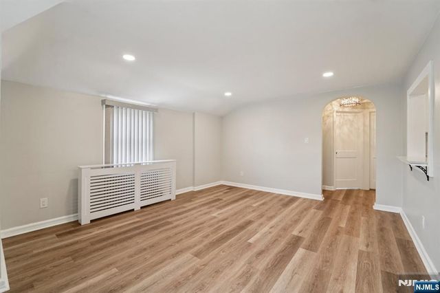 2-33 31st Street, Fair Lawn, NJ 07410