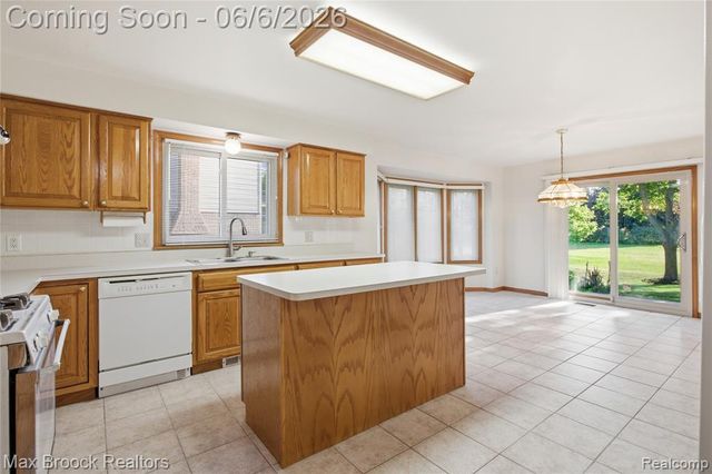 46547 Glen Eagle Drive, Utica, MI 48315